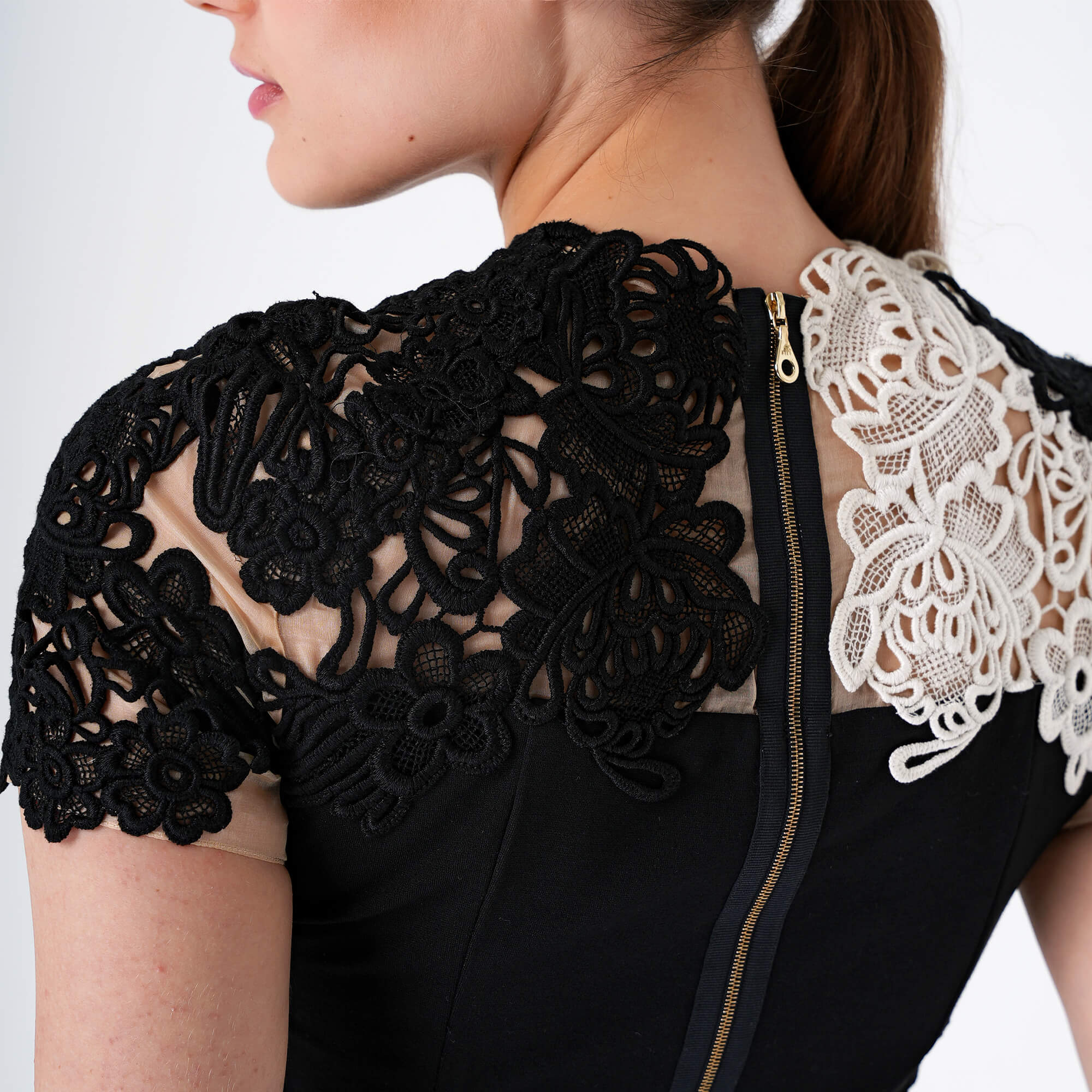 Erdem - White & Black Lace Short Sleeve Blouse